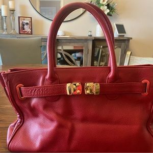Onna Ehrlich red tote bar